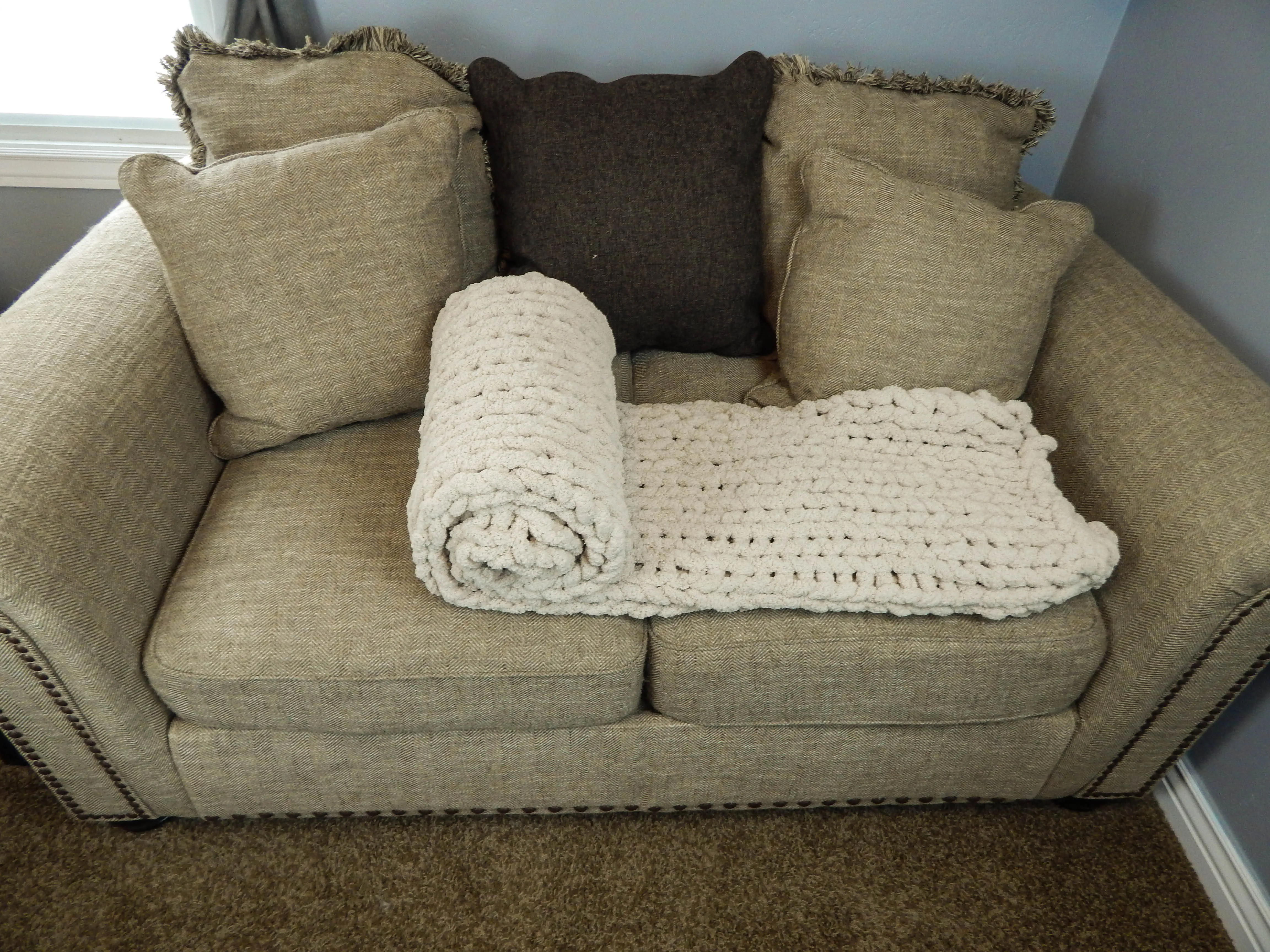 Chunky Knit Blanket in Taupe