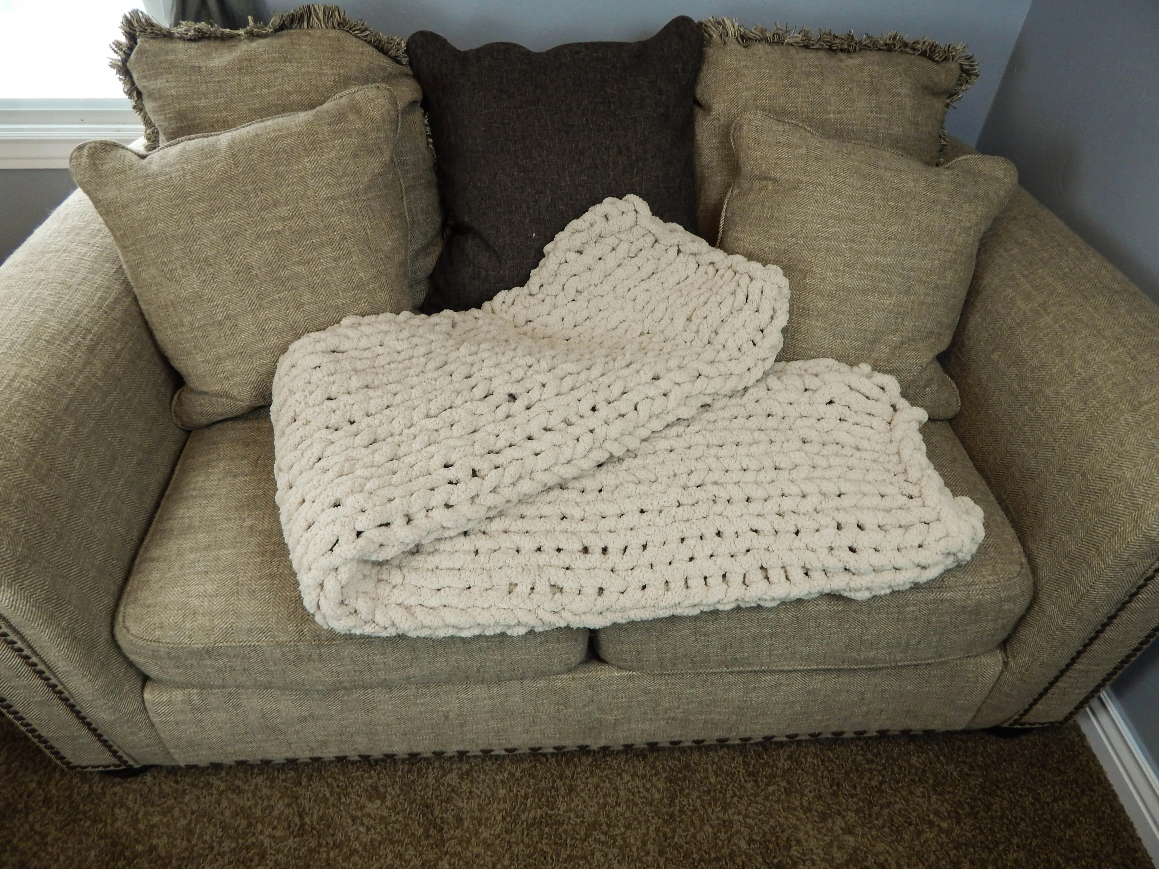 Chunky Knit Blanket in Taupe