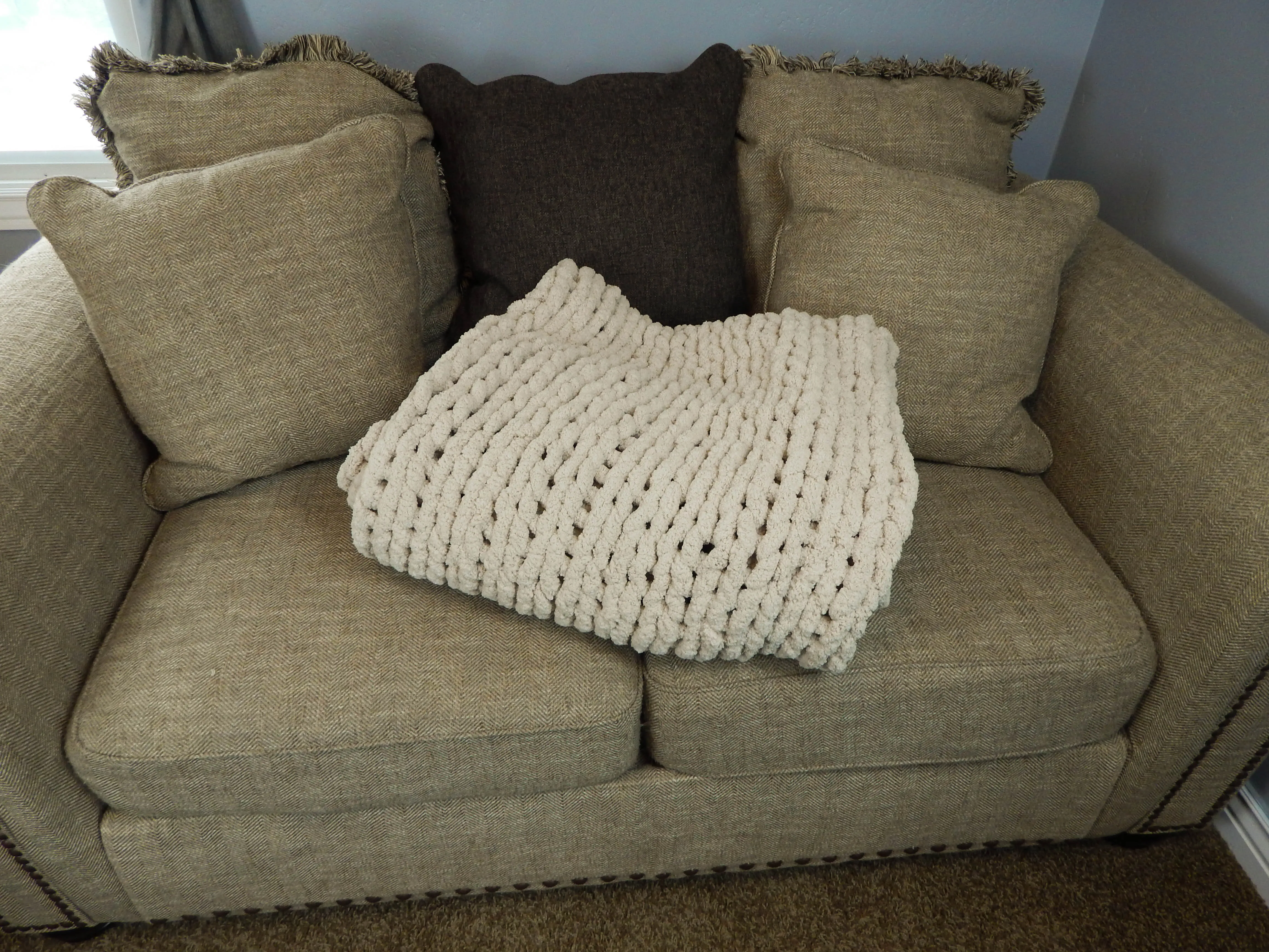 Chunky Knit Blanket in Taupe