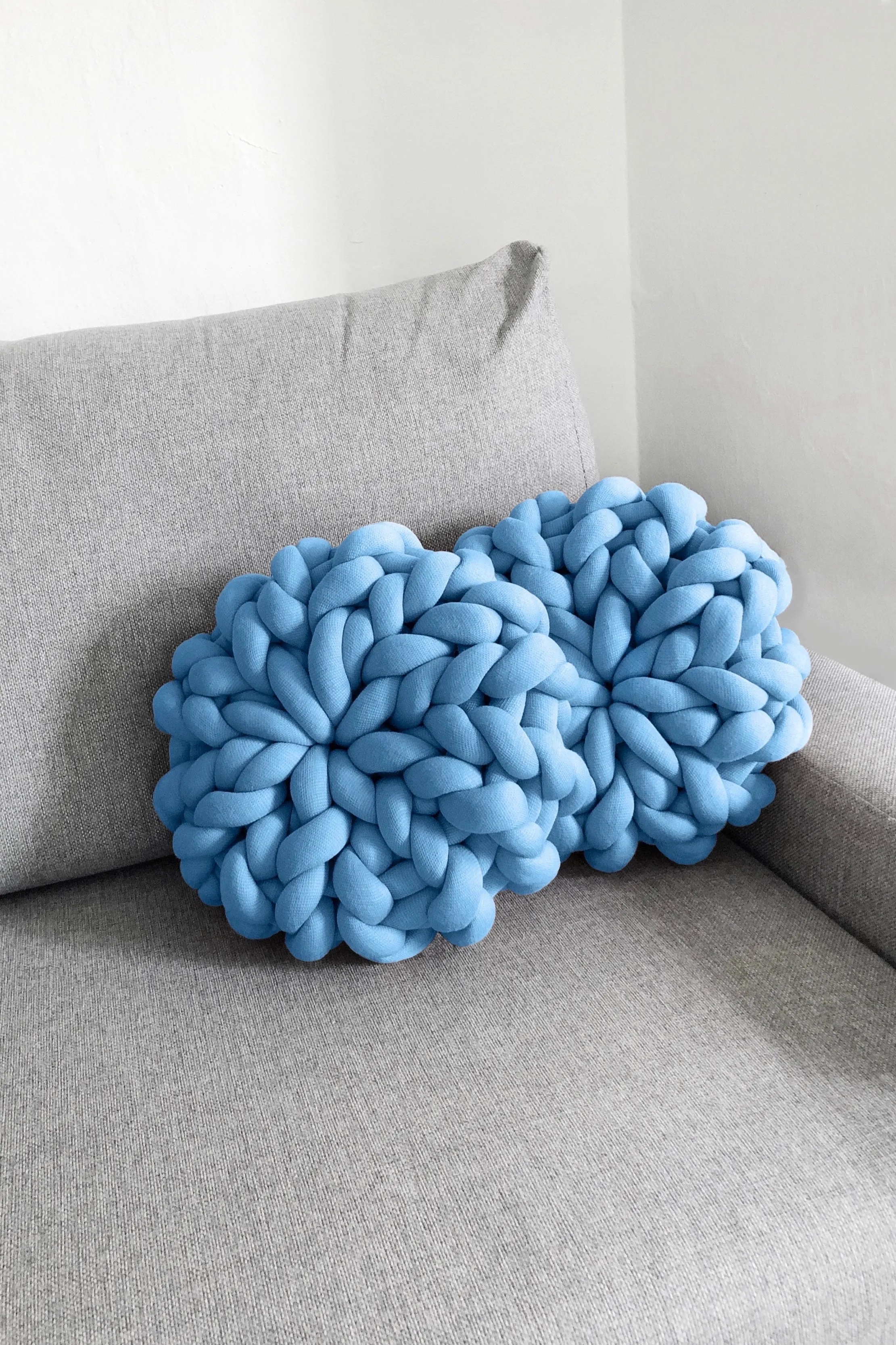 Tube yarn cushions set of 2