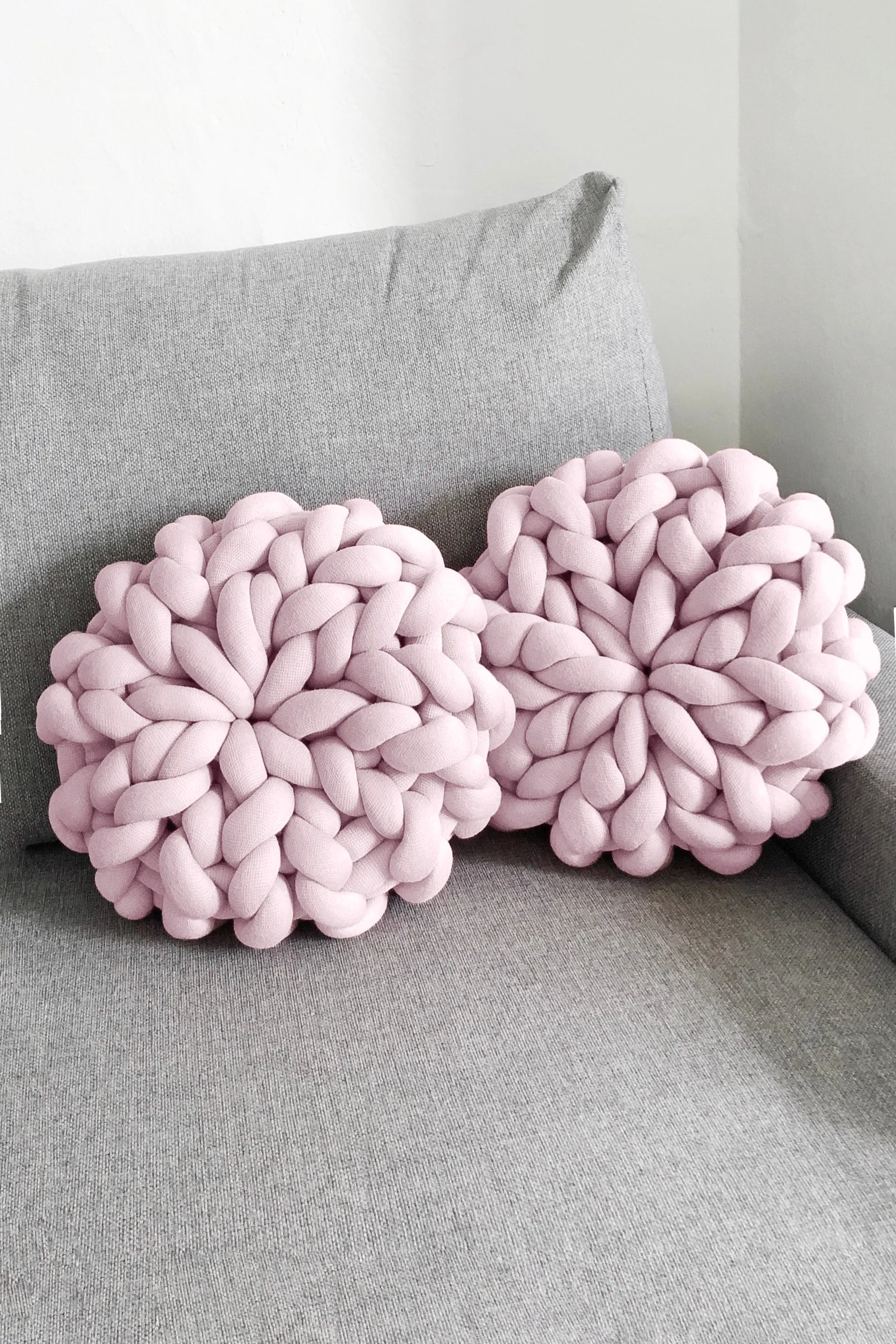 Tube yarn cushions set of 2