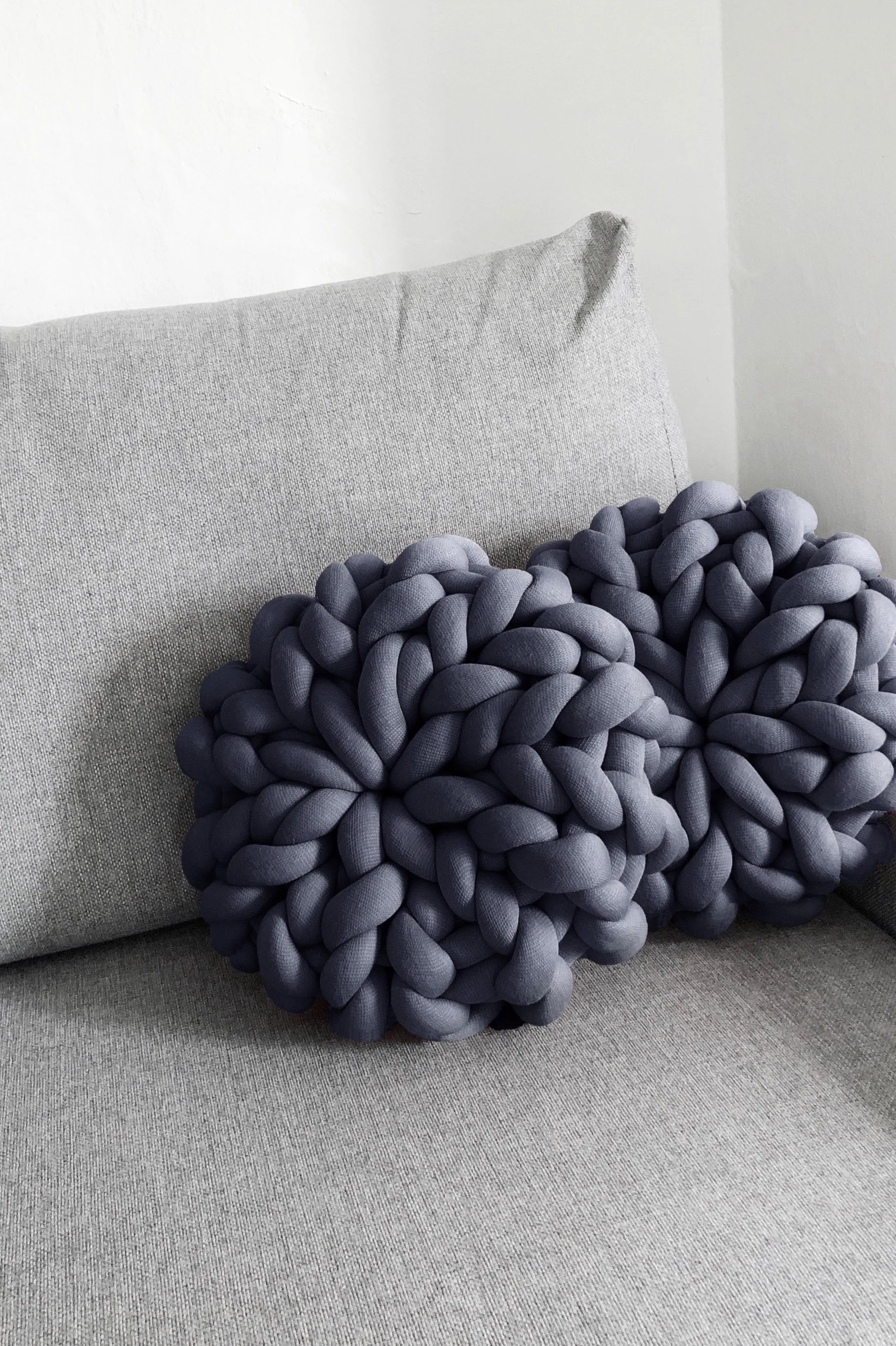 Tube yarn cushions set of 2