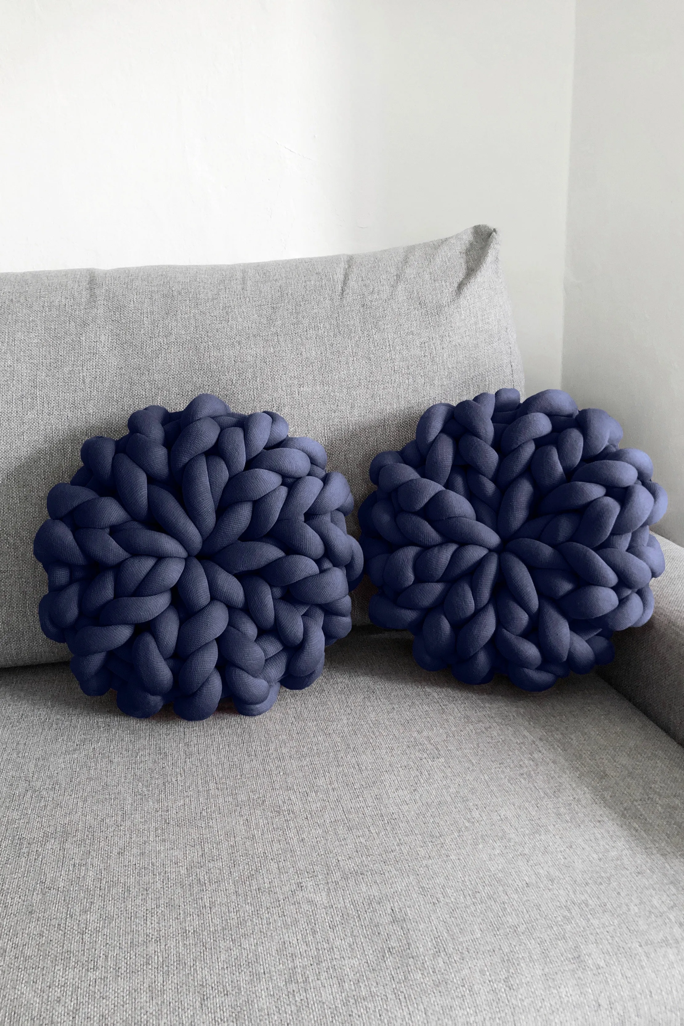 Tube yarn cushions set of 2