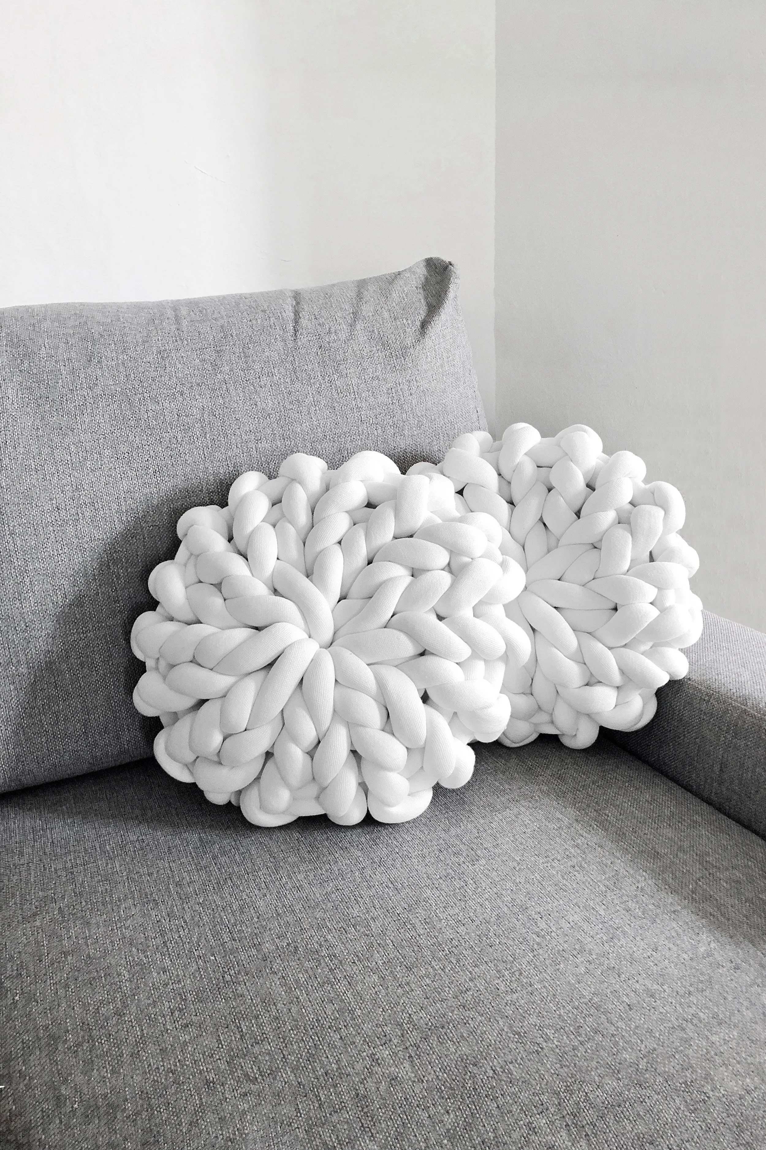 Tube yarn cushions set of 2